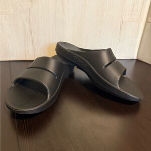 Oofos Men’s Black Ooahh Slide Sandals Men’s 11 Women’s 13 Excellent Cushiony